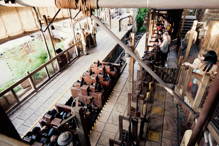 120322_ParkandCube_Disneyland_11