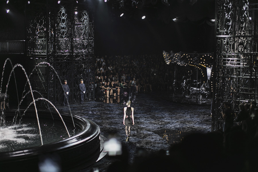 Park-and-Cube_Louis-Vuitton-SS14_013