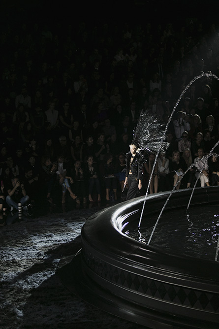 Park-and-Cube_Louis-Vuitton-SS14_026