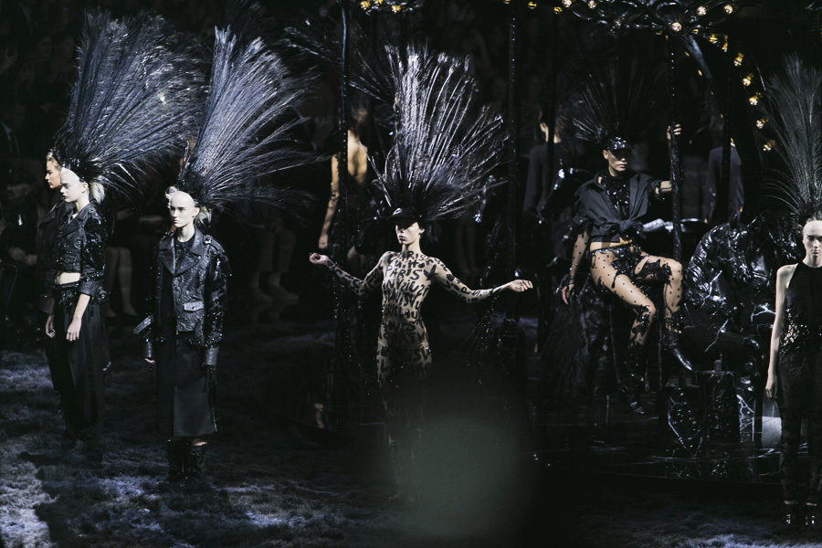 Park-and-Cube_Louis-Vuitton-SS14_030