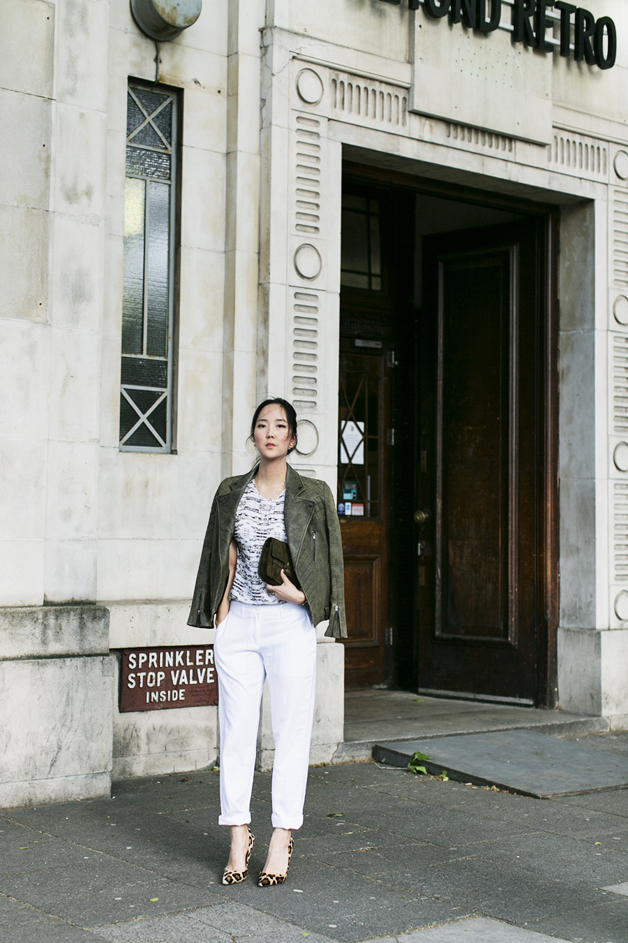 Park-and-Cube_Dagmar-white-pants_04